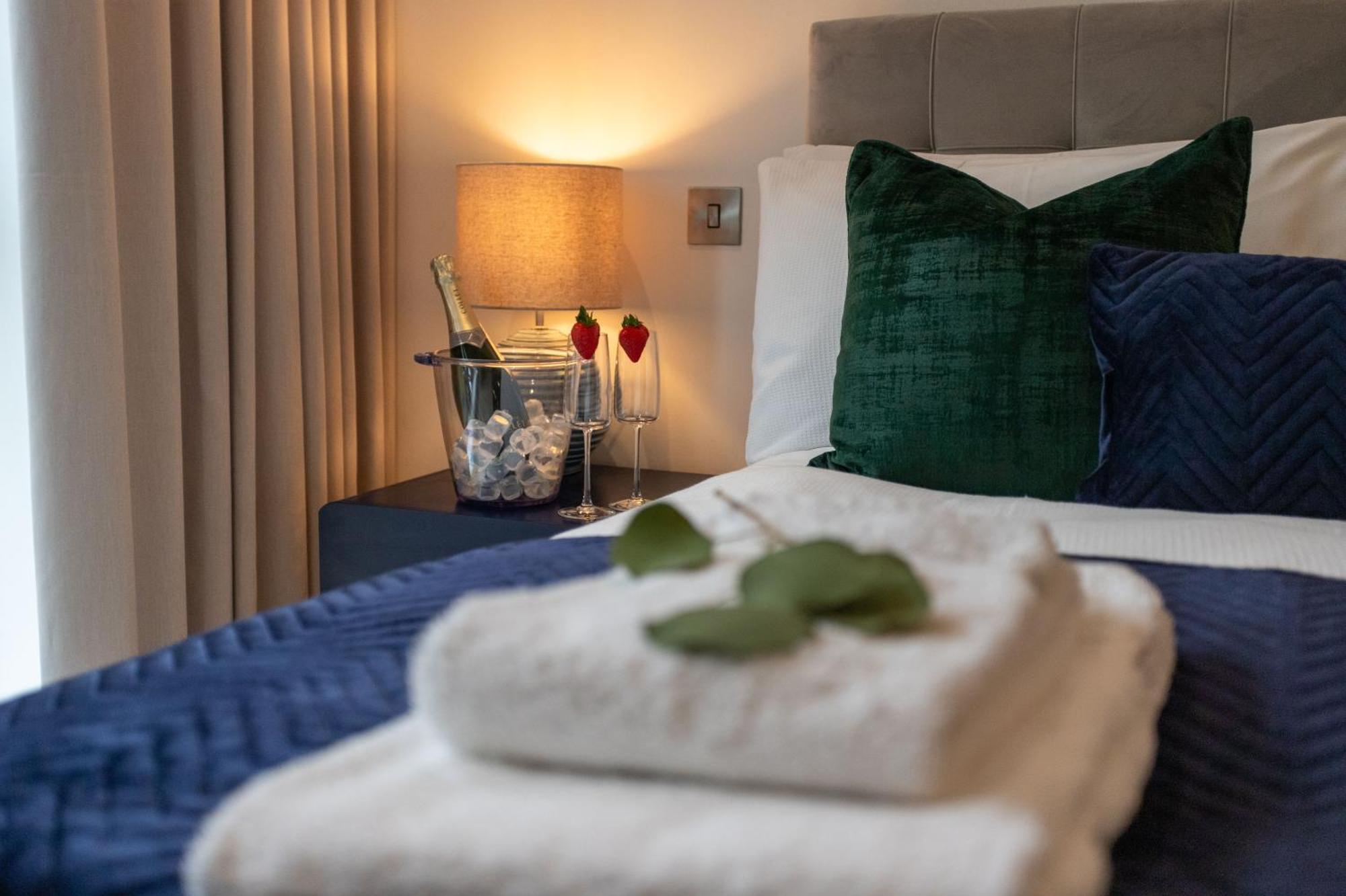 Springfield Two Apartment Harrogate Bagian luar foto