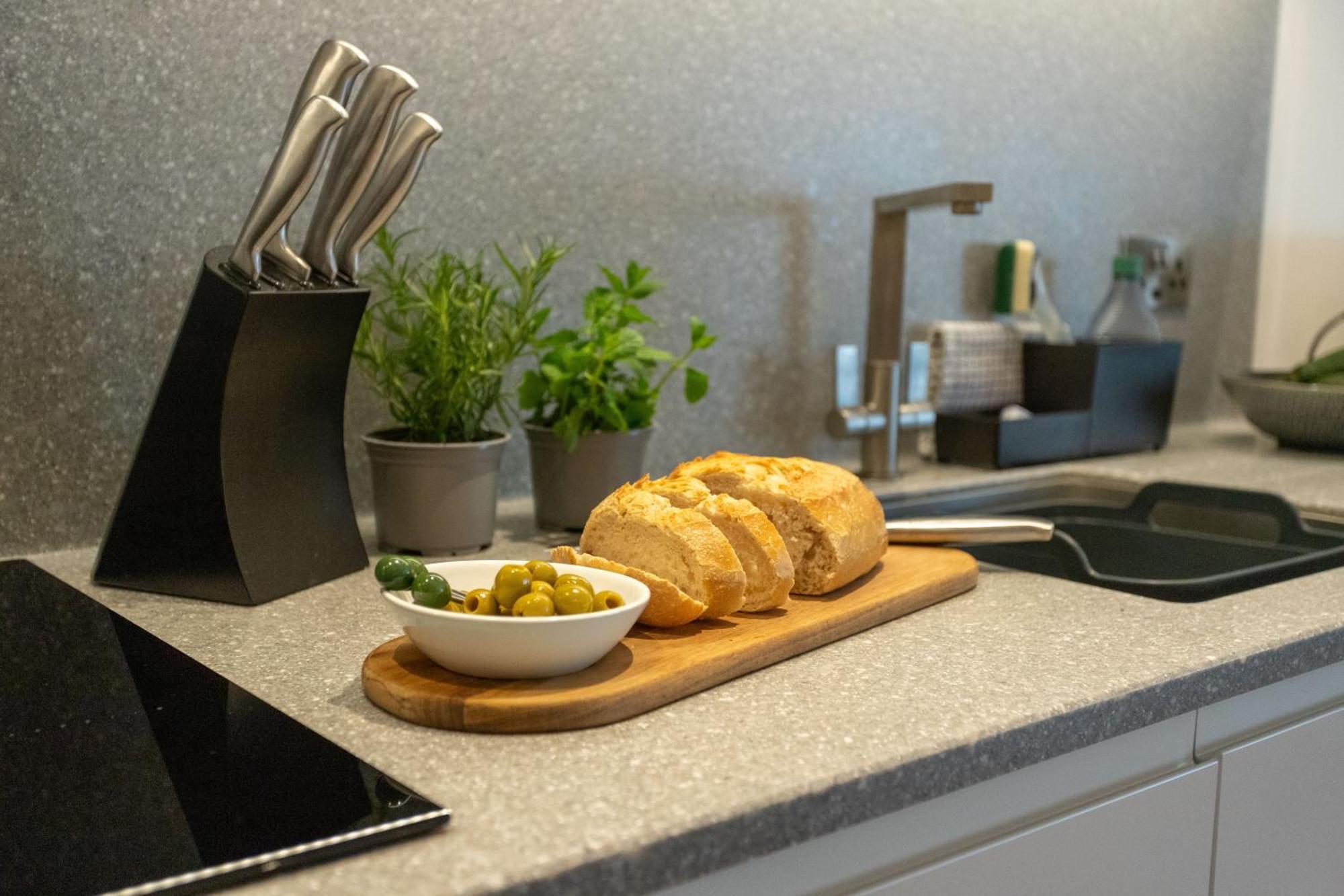 Springfield Two Apartment Harrogate Bagian luar foto