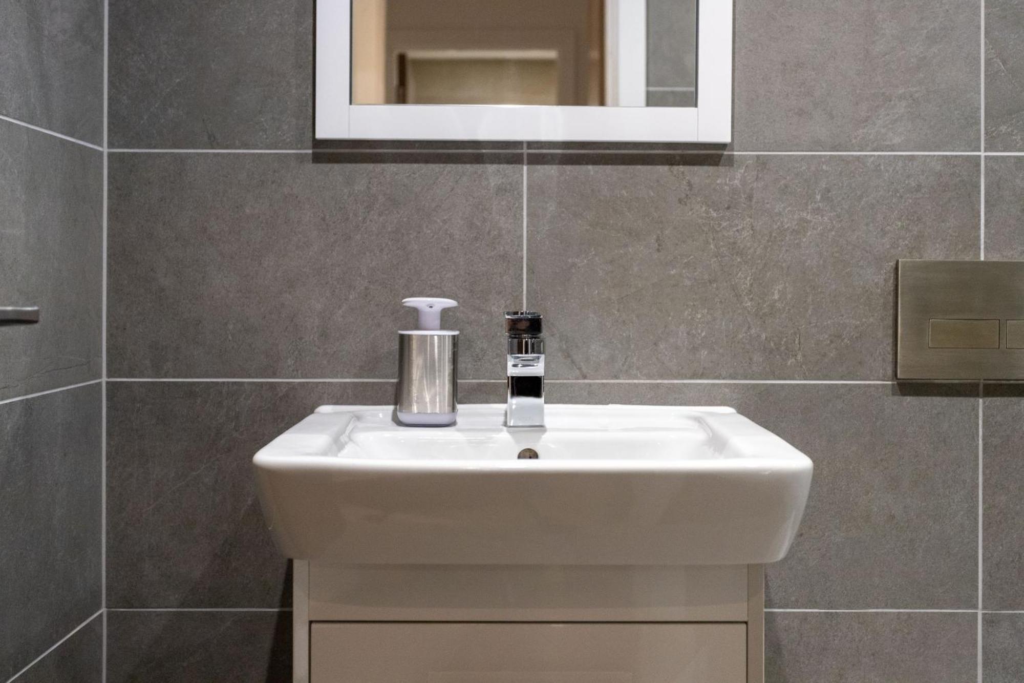 Springfield Two Apartment Harrogate Bagian luar foto