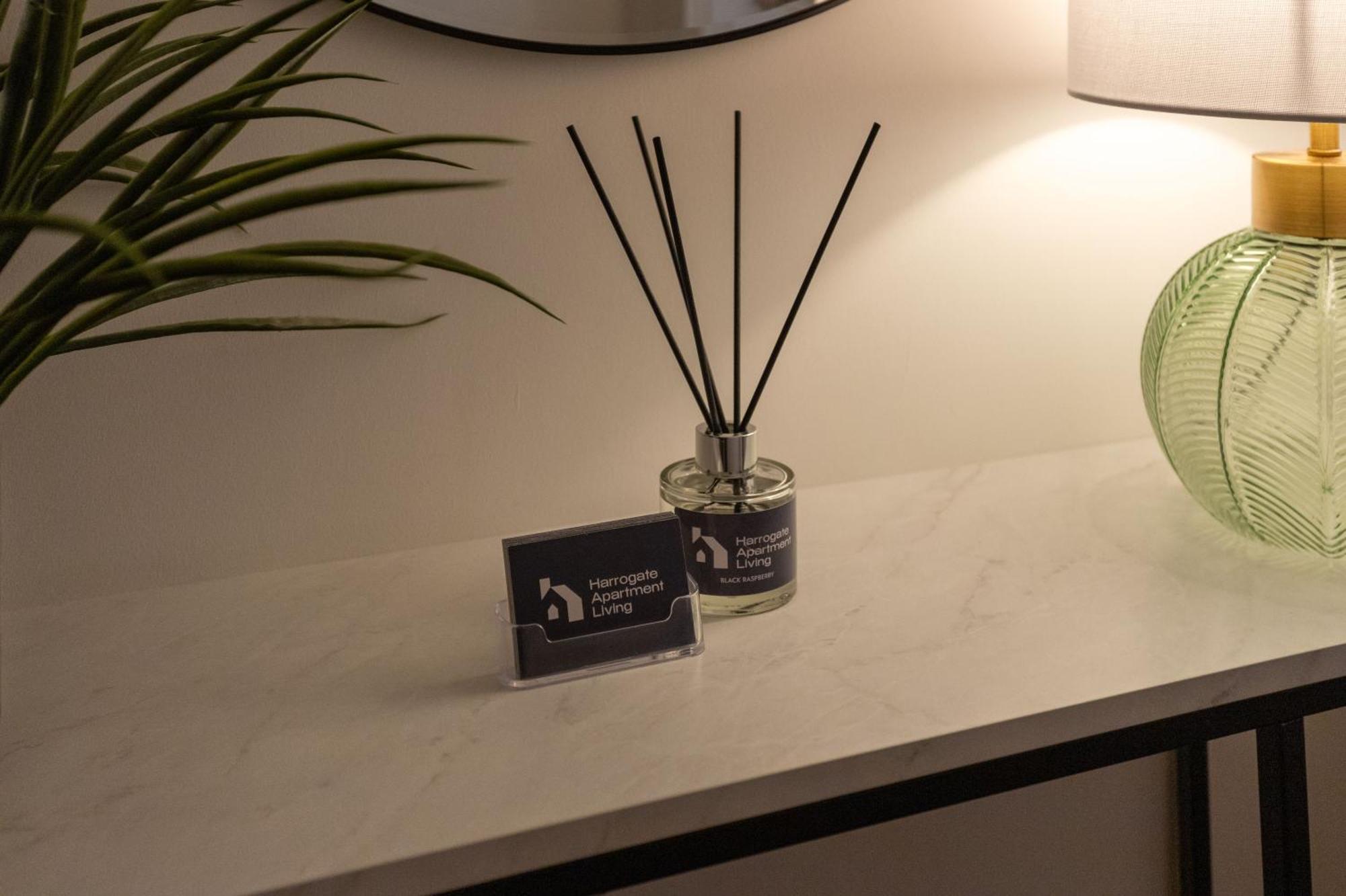 Springfield Two Apartment Harrogate Bagian luar foto